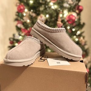 UGG Tasman Slipper, size 6 NIB- GOAT